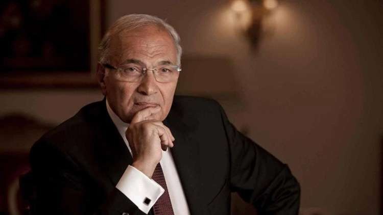 الإمارات ترحّل الفريق أحمد شفيق لمصر