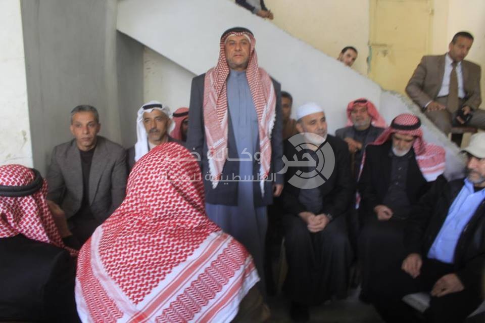 بالصور: إتمام مراسم صلح عشائري وعفو بين عائلتين بالنصيرات