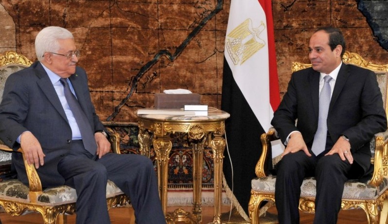 الرئيس يبحث آخر المستجدات مع نظيره المصري