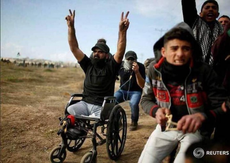 إخراج جثمان الشهيد أبو ثريا لتشريحه أمام لجنة طبية دولية