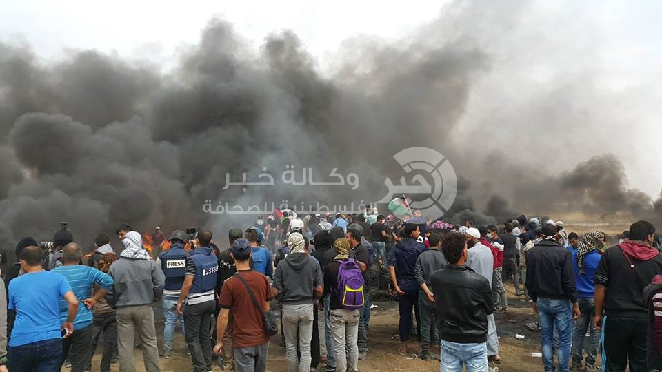 فيديو وصور.. 4 شهداء ومئات الإصابات في جمعة مسيرات العودة الرابعة