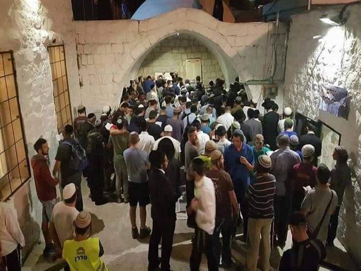 50 إصابة واعتقال 7 آخرين خلال مواجهات اندلعت عقب اقتحام "مقام يوسف"