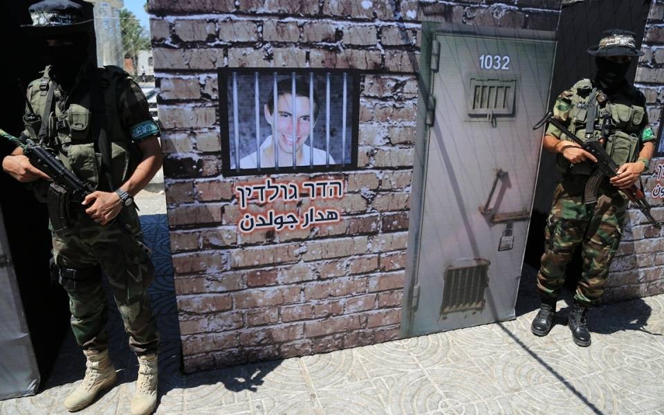 يديعوت: قيادات من القسام التحقت بوفد حماس بالقاهرة لبحث صفقة تبادل جديدة