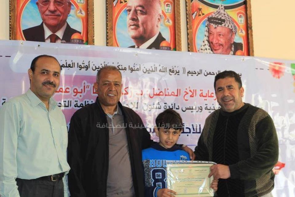 بالصور: بدعم الرئيس.. اللجنة الشعبية بالنصيرات تختتم توزيع المكرمة الرئاسية لأوائل الطلبة