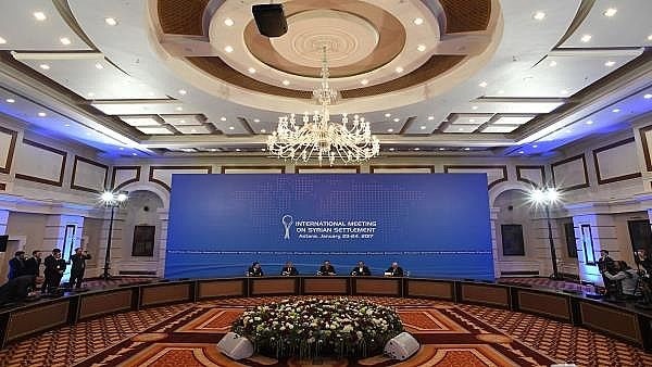 الوفود المشاركة بالجولة السادسة من المفاوضات السورية تصل إلى أستانة