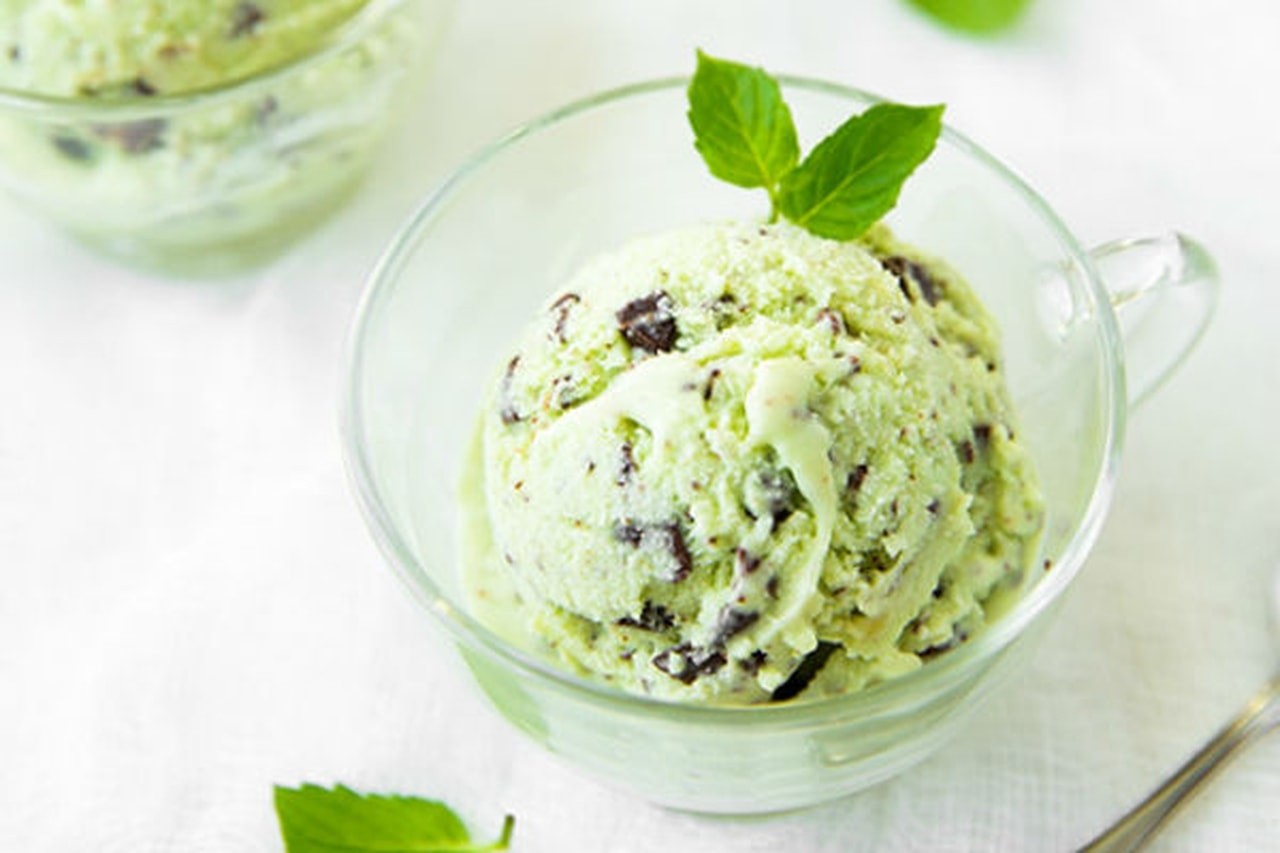 ايس كريم النعناع برقائق الشوكولاتة