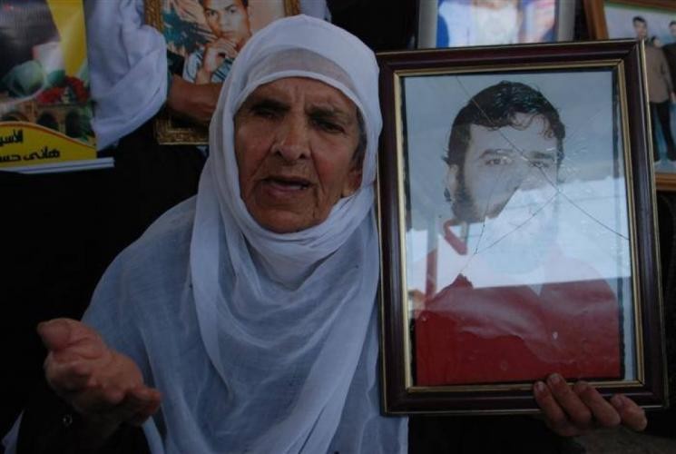 لم تحضن ابنها من 26 عاماً 