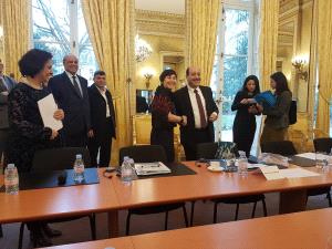  أبو زيد يبحث تعزيز التعاون مع وزير الخدمة المدنية في فرنسا