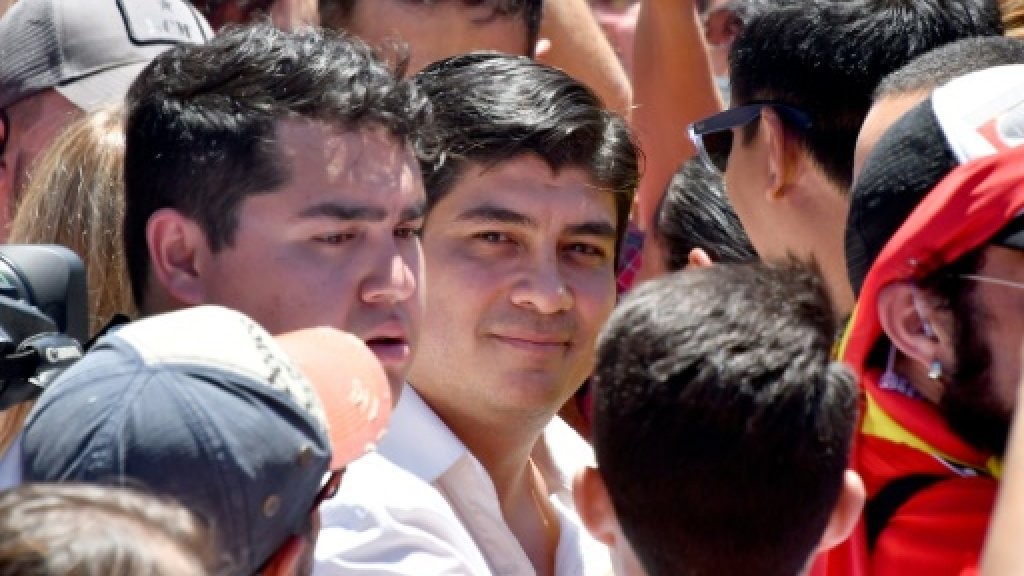 انتخاب مرشح يسار الوسط كارلوس ألفارادو رئيسا لكوستاريكا