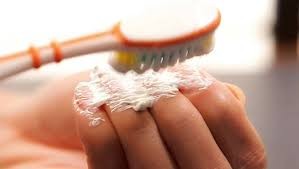 معجون الأسنان والليمون لأظافر أكثر قوة 