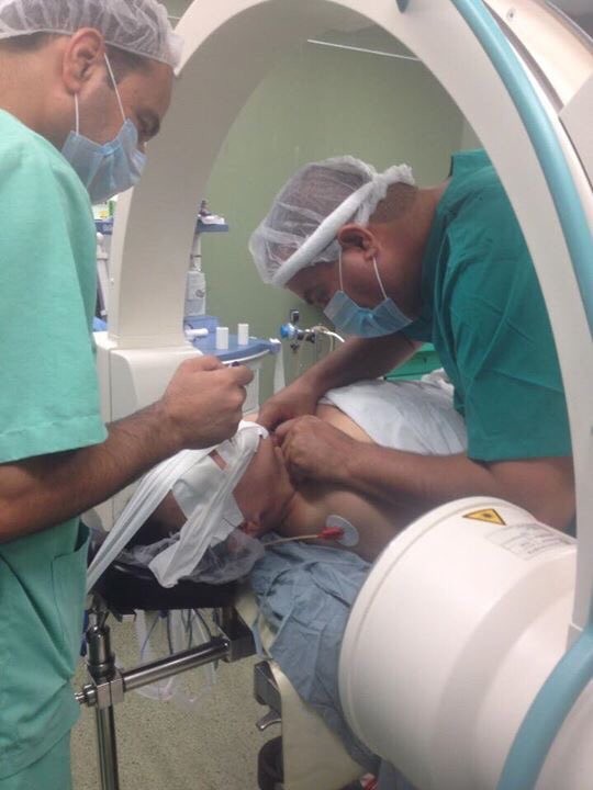  باستخدام الأشعة والميكروسكوب 