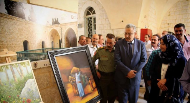 تربية طولكرم تقيم معرضاً للفن التشكيلي بعنوان "حنين"