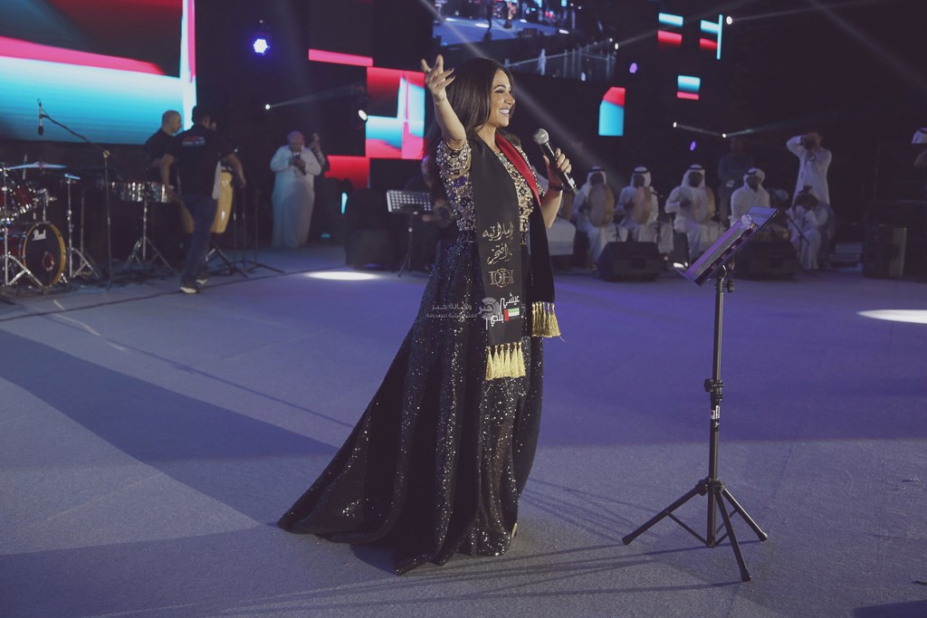 بالصور: ديانا حداد تتنقّل بين جديدها وقديمها بتفاعل جمهور العين خلال احتفال اليوم الوطني للإمارات 