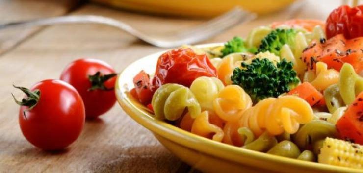 كيف تغير المرأة نظامها الغذائي في سن الأربعين؟