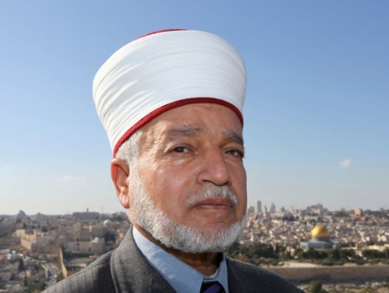 "المفتي العام" يدعو للمحافظة على حرمة المقدسات ولجم المعتدين على المساجد