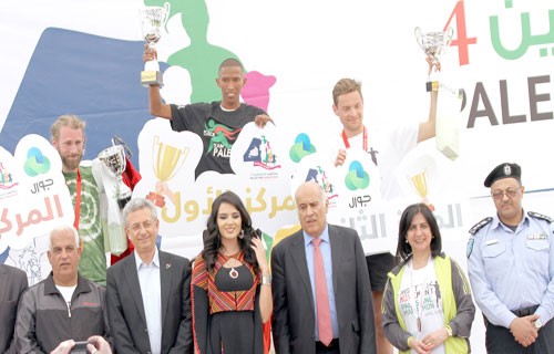 بالأسماء
