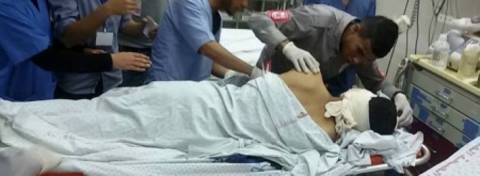 إصابة خطرة لمصور صحفي أثناء تغطيته مسيرة العودة شرقي خانيونس