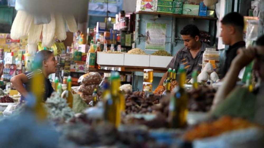 الاقتصاد تكشف لـ"خبر" تفاصيل قرار فرض إذن استيراد على البضائع الواردة لغزّة