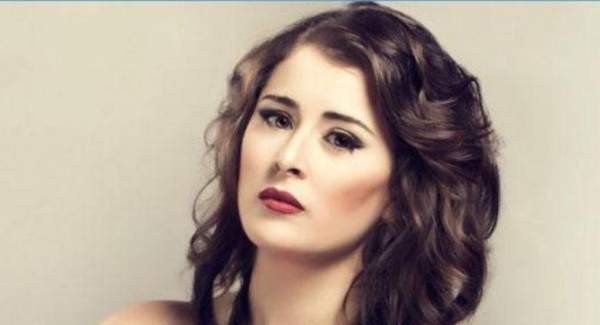 عائشة بن أحمد تُواجه سيل انتقادات لحديثها بالتونسية.. فكيف ردّت؟