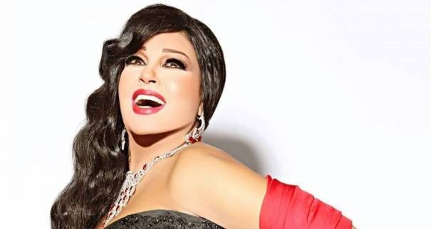 بالفيديو :  شاهدوا ماذا فعلت "فيفي عبدو"  توجّه تحية لسميرة توفيق على طريقتها..