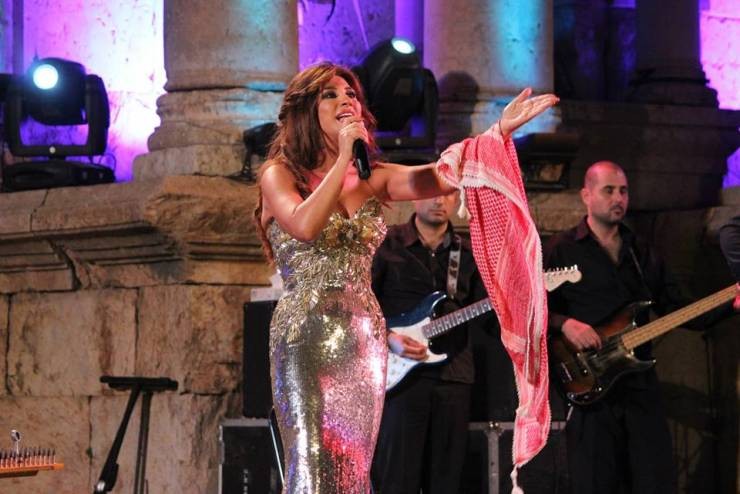 بالفيديو : موكب ضخم بالأردن لاستقبال الفنانة نجوى كرم