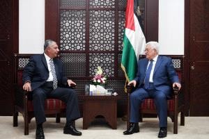 الرئيس الفلسطيني يستقبل مبعوث مصر برام الله