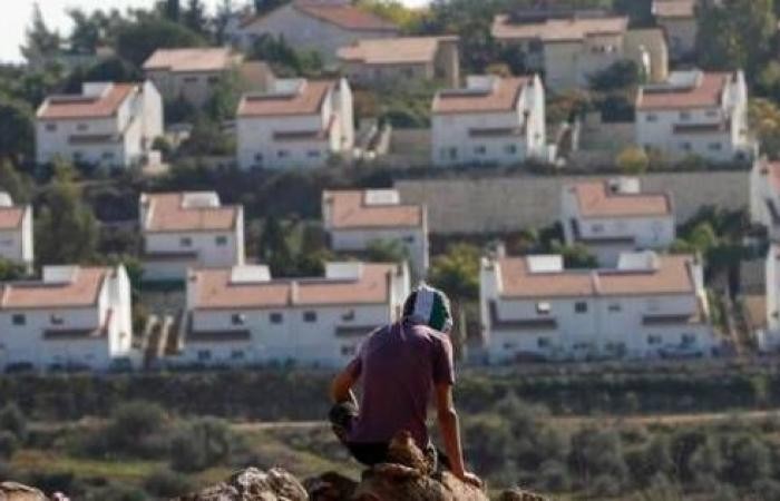 مستوطنون ينصبون 10 بيوت متنقلة غرب بيت لحم