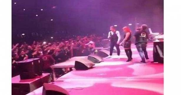 شاهدوا الفيديو :  طرد نجمة "ستار اكاديمي" عن المسرح من قبل الجمهور