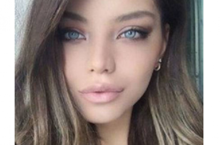 بالصورة : الحبيبة السابقة لنجم شهير تفجر مفاجأة: 'ليس رجلاً'!