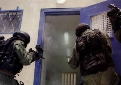 قوات قمع الاحتلال تقتحم أقساما في معتقل "عوفر"