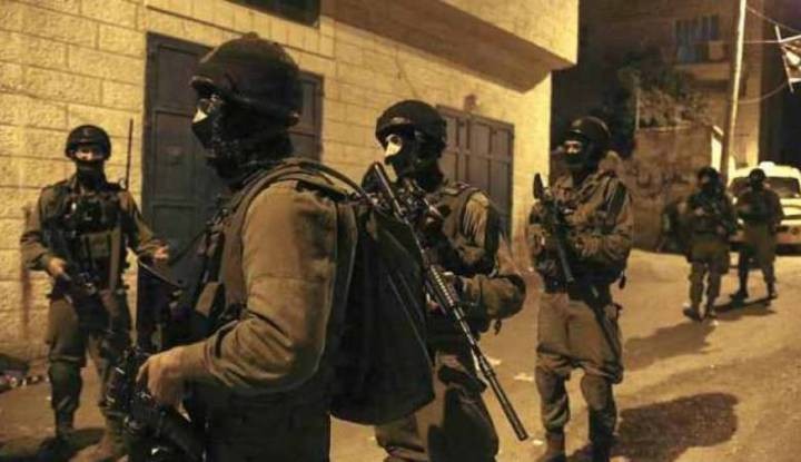 الاحتلال يعتقل مواطنًا خلال اقتحام قلقيلية