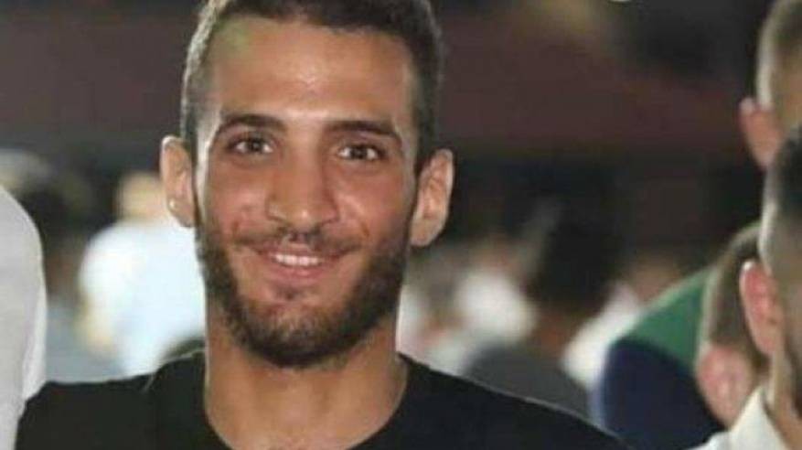 يستجوب ذوي الشهيد