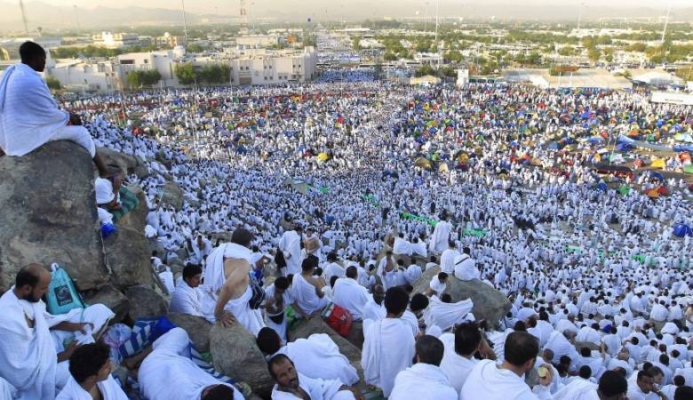 حجاج بيت الله الحرام يتوجهون إلى مشعر صعيد عرفات