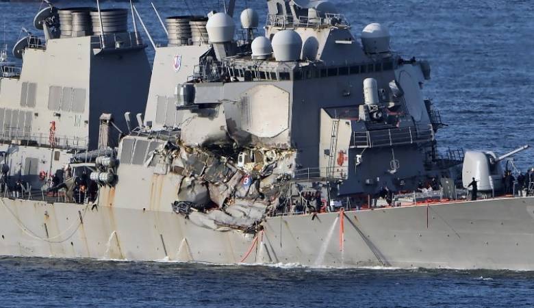 فقدان 10 بحارة أمريكان وإصابة 5 آخرين إثر اصطدام مدمرة بناقلة نفط شرق سنغافورة