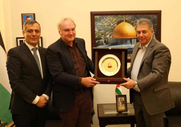 السفير دبور يستقبل مدير عام الأونروا في لبنان