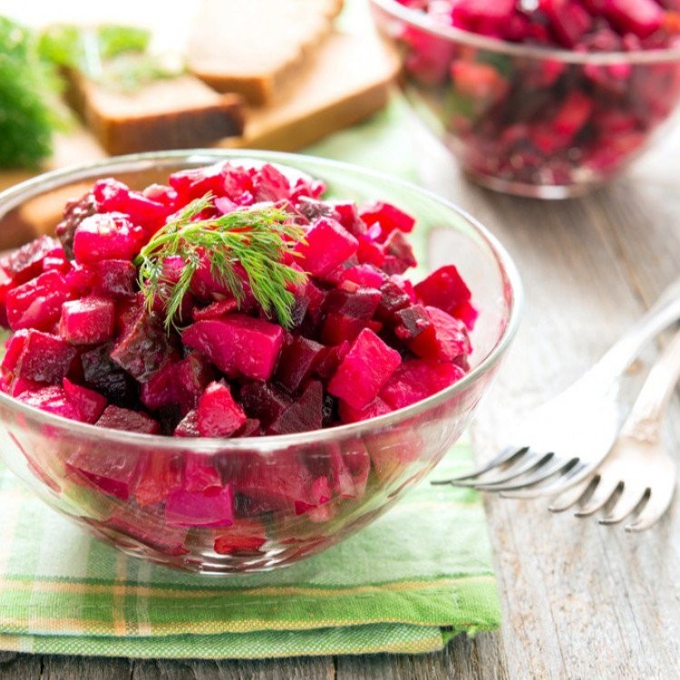 سلطة البطاطس بالشمندر