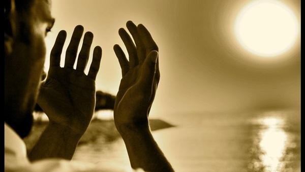 ما أول ما يحاسب الناس به يوم القيامة من أعمالهم؟