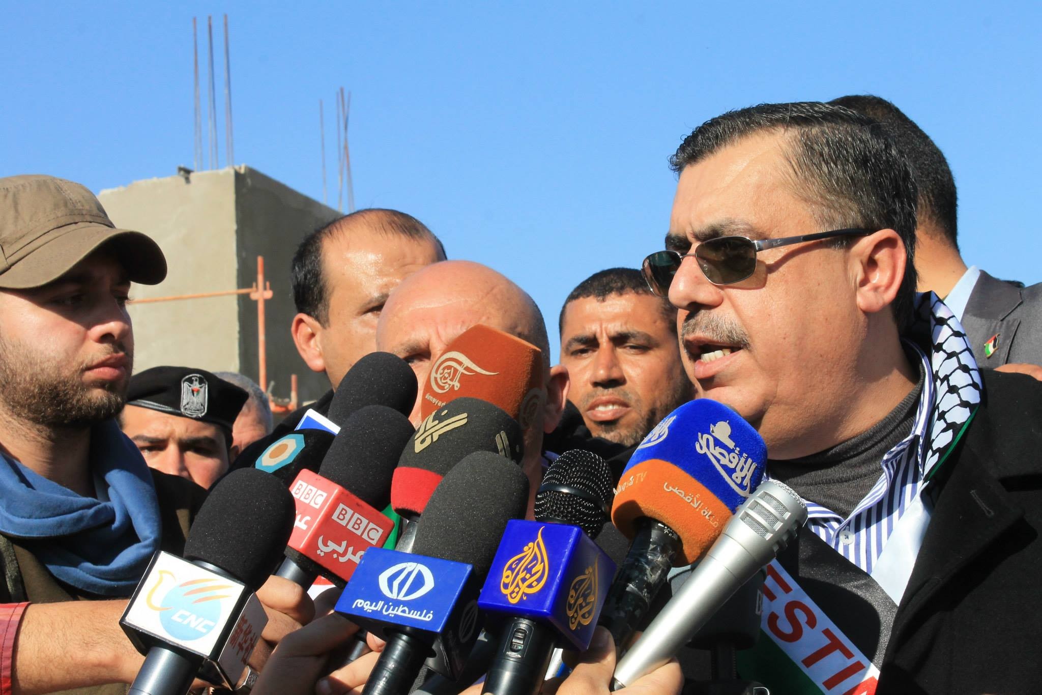 أبو شمالة يطالب الرئيس والحمد الله بإيجاد برامج مساعدة للعمال الفلسطينيين