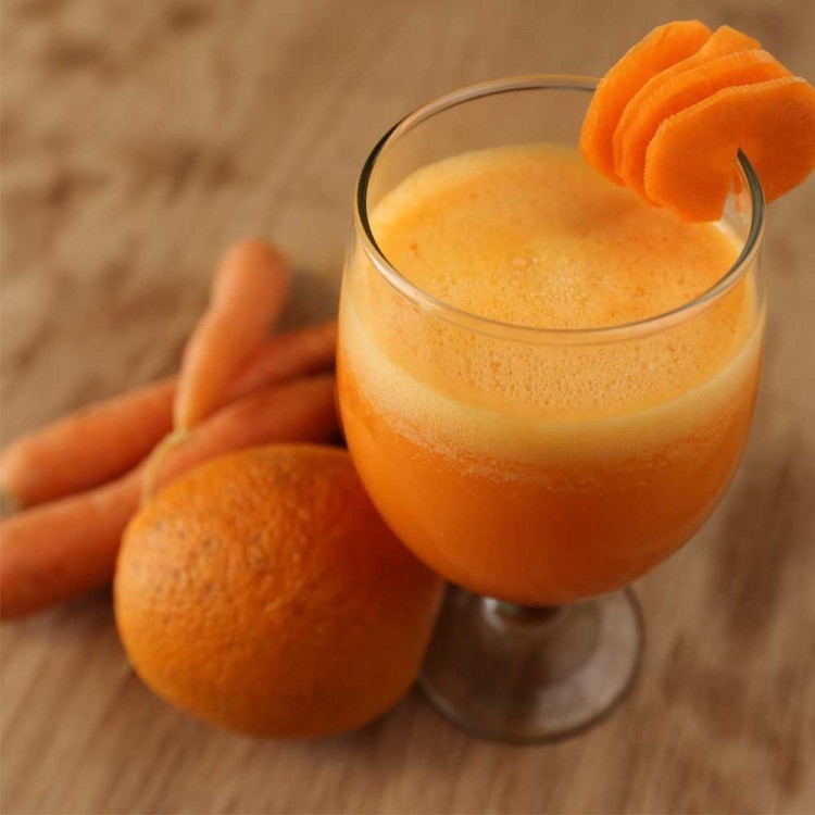 بالفيديو: طريقة تحضير"عصير الجزر والبرتقال" 