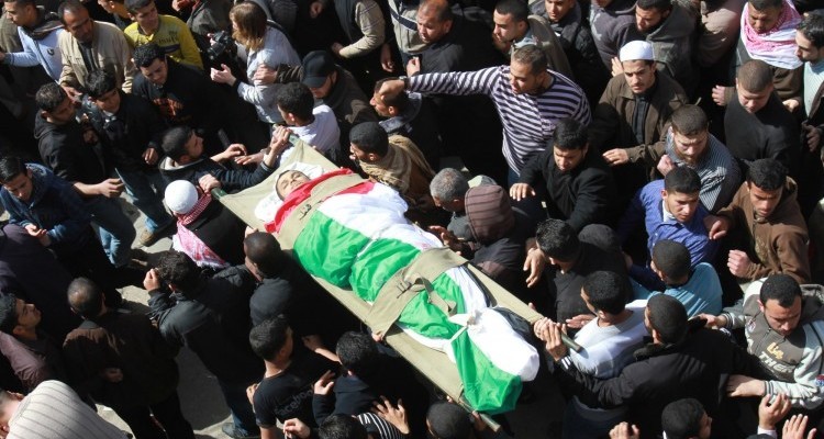 غزة: جماهير غفيرة تشيع جثماني الشهيدين فطاير ومعمر