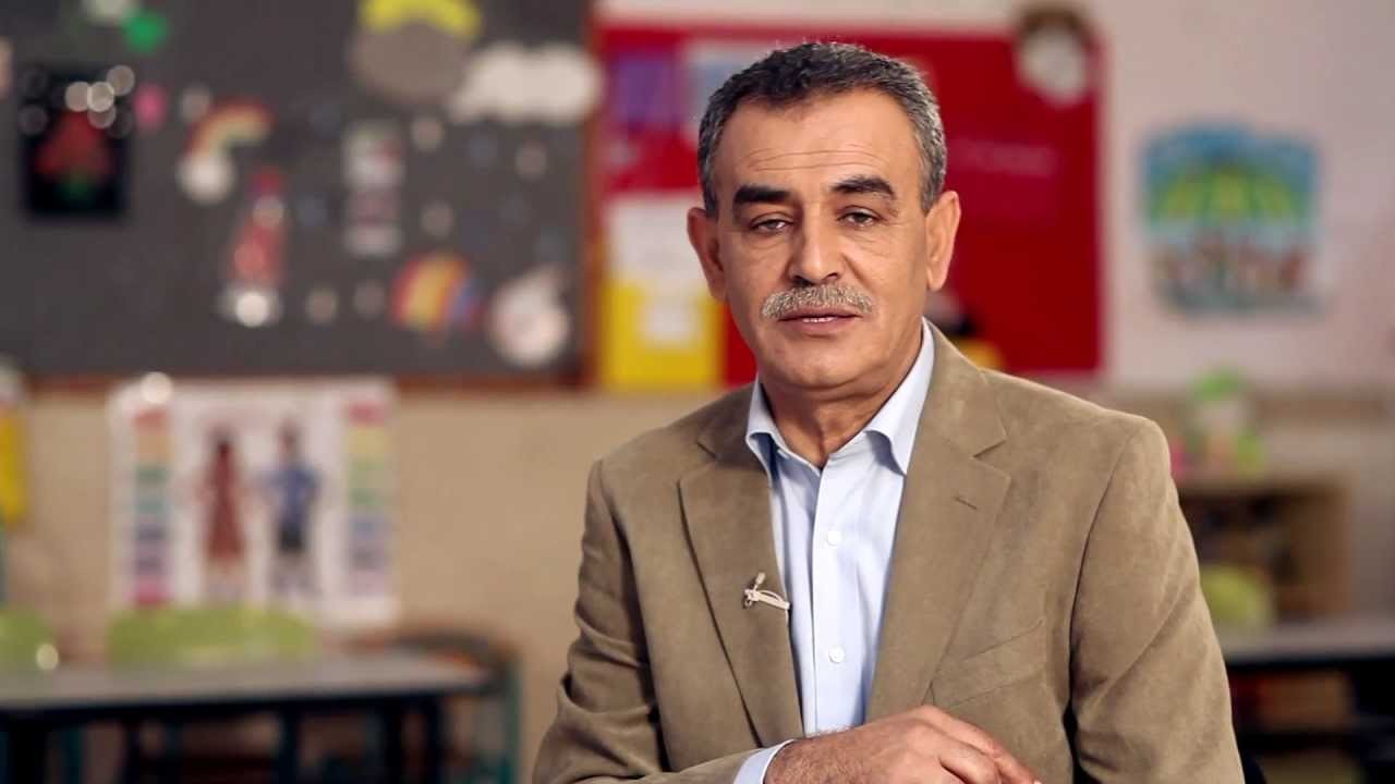 مهاجمًا الرئيس عباس