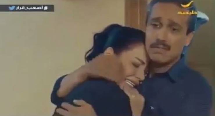  مشهد رومانسي وقبلة على الرأس أشعلت الحرب ضد هذا المسلسل الخليجي