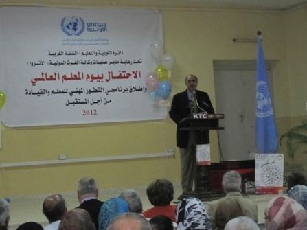 بالصورة: "بأبيات شوقي" الأمم المتحدة تحتفل باليوم العالمي للمعلم