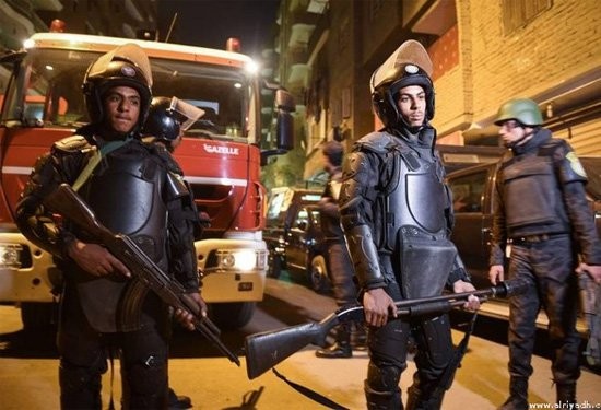 مقتل 3 أفراد من الشرطة بهجوم مسلح في القاهرة