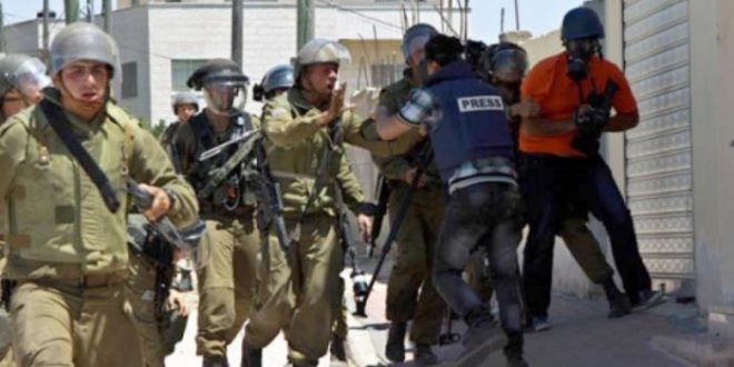 الاحتلال يحتجز طاقمي تلفزيون فلسطين وهيئة مقاومة الجدار جنوب نابلس