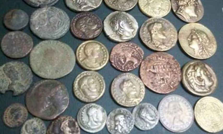ضبط نقود أثرية بحوزة شخصين من نابلس
