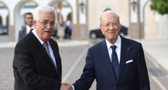 السبسي يمنح الرئيس عباس "الصنف الأكبر من وسام الجمهورية"