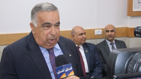 محافظ خان يونس يزور جرحى مواجهات مسيرة العودة