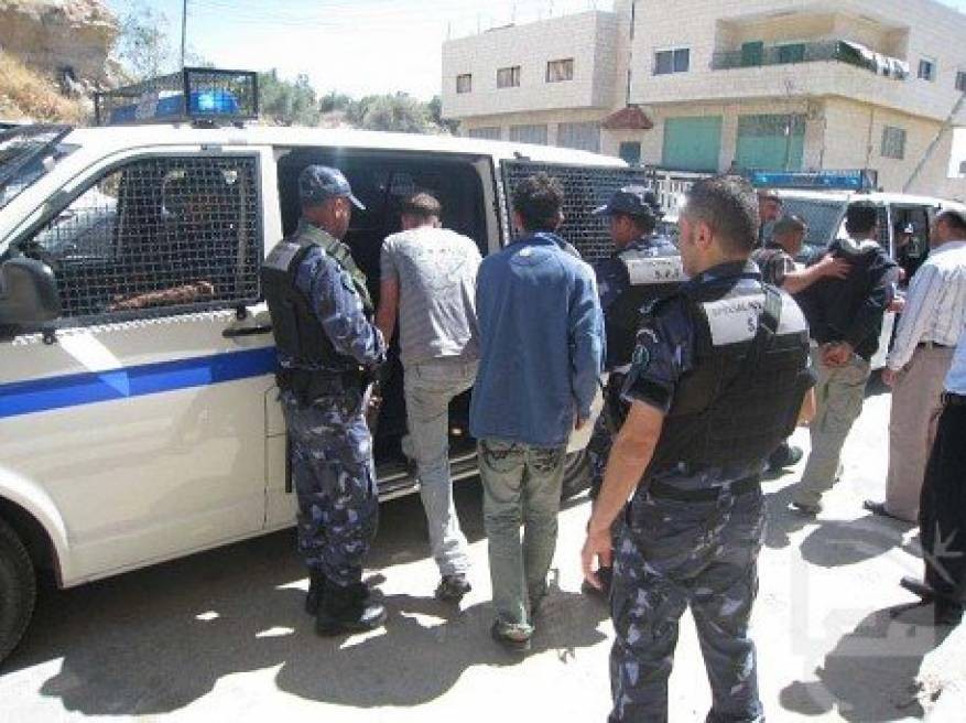 مخابرات جنين تلقي القبض على المطلوب الأول والأخطر قضائيًا في المدينة