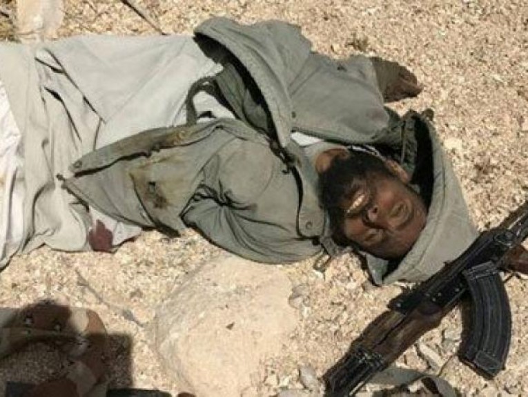 الجيش المصري يعلن مقتل أمير تنظيم "داعش" وسط سيناء